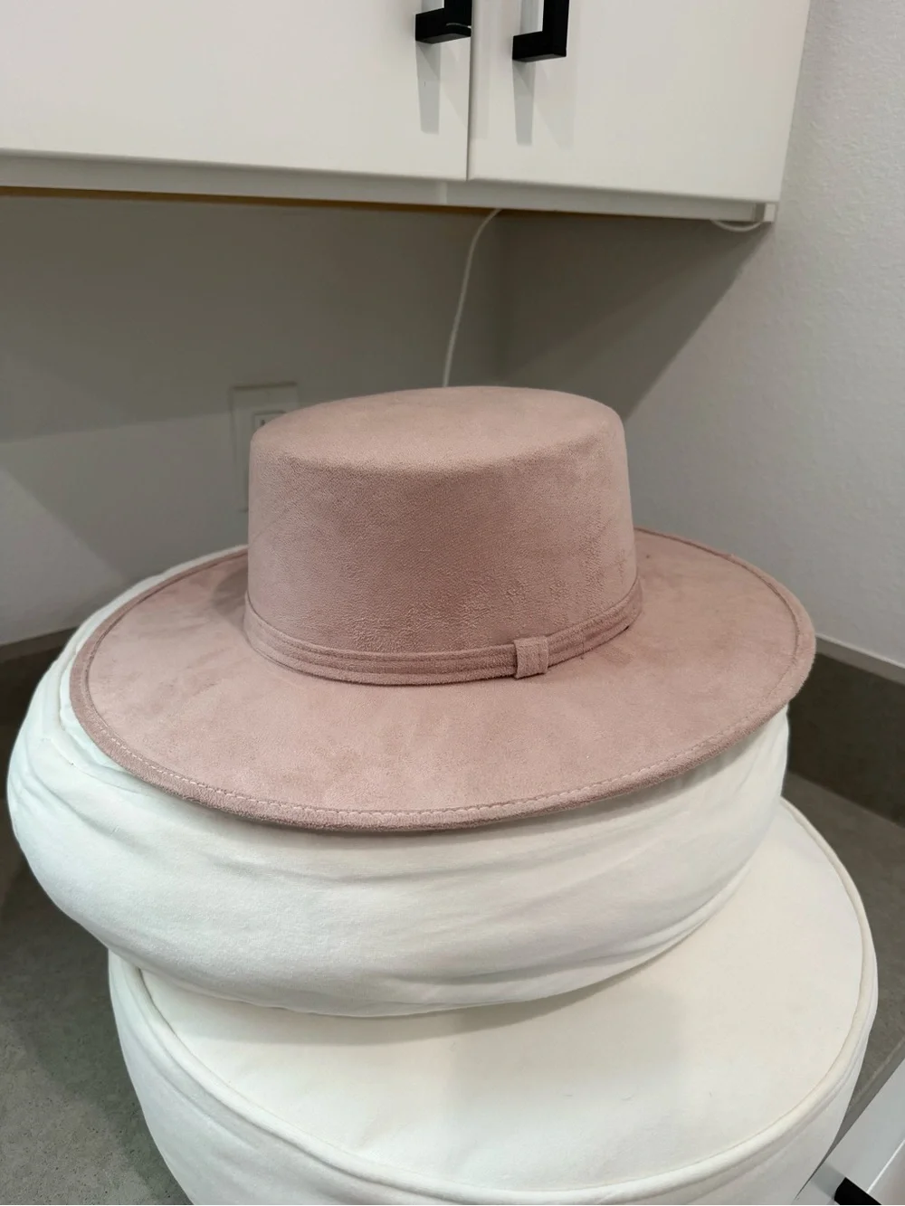 N/A suede wide